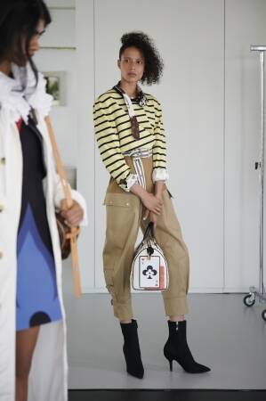 ルイ・ヴィトンがウィメンズ 2021 クルーズ・コレクションを発表
