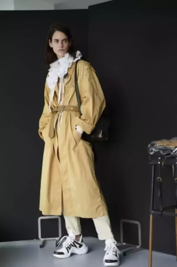 「ルイ・ヴィトンがウィメンズ 2021 クルーズ・コレクションを発表」の画像