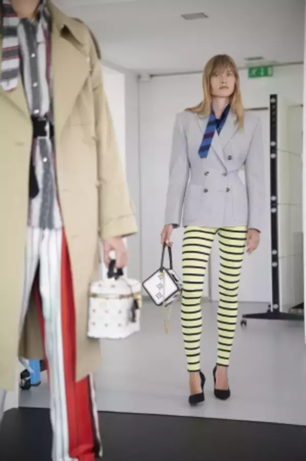 「ルイ・ヴィトンがウィメンズ 2021 クルーズ・コレクションを発表」の画像