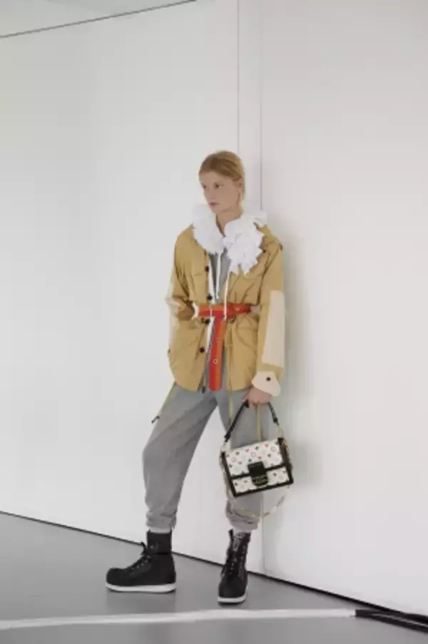 「ルイ・ヴィトンがウィメンズ 2021 クルーズ・コレクションを発表」の画像