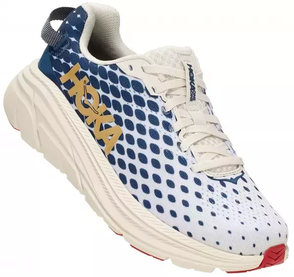 「HOKA ONE ONEの人と人とを「紡ぐ」スペシャルコレクション。日本由来のカラーで表現したフットウェアとアパレルを発売」の画像
