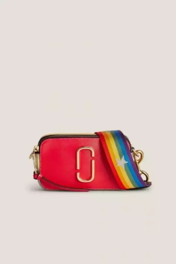 「過去のアーカイブから新作までが一堂に並ぶ、ザ マーク ジェイコブス「THE SNAPSHOT POP UP SHOP」が銀座三越に出現」の画像