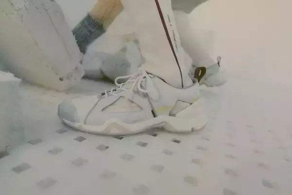 「adidas Originals by OAMC、2020年春夏の第二弾として新たな2種類のフットウエアを発表」の画像