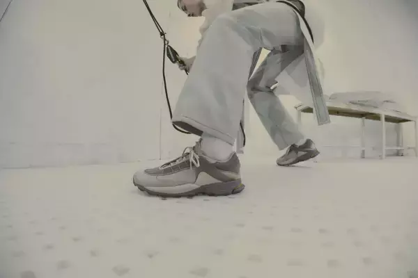 「adidas Originals by OAMC、2020年春夏の第二弾として新たな2種類のフットウエアを発表」の画像