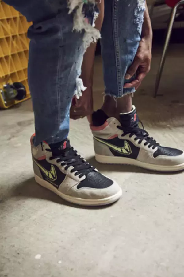 「スティルアライブからAJ1の「RETORO HIGH  NEUTRAL GREY」のリメイクスニーカーが発売」の画像