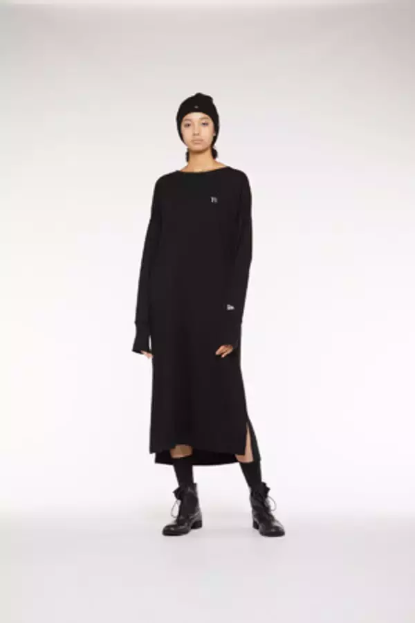 「「Y's × New Era」ブラックとホワイトのシンプルなカラーリングで統一された2020秋冬コレクション」の画像