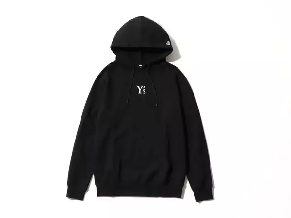 「「Y's × New Era」ブラックとホワイトのシンプルなカラーリングで統一された2020秋冬コレクション」の画像