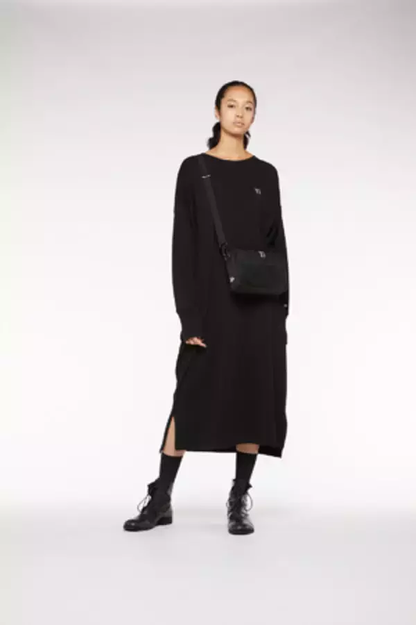 「「Y's × New Era」ブラックとホワイトのシンプルなカラーリングで統一された2020秋冬コレクション」の画像