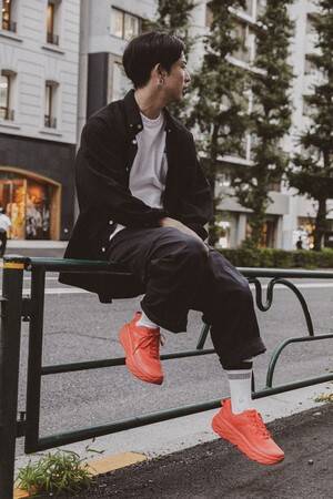 HOKA ONE ONEの中で最大級のクッショニングモデル「BONDI 7」がatmos定番カラーで登場