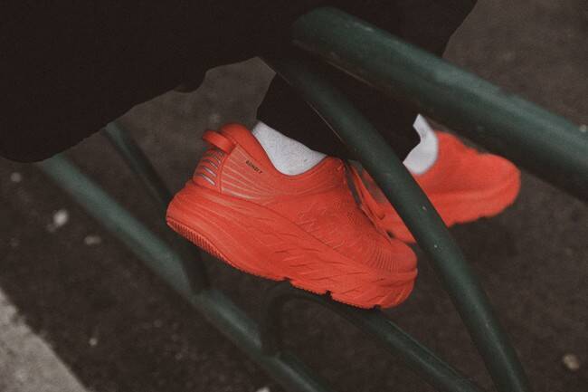 HOKA ONE ONEの中で最大級のクッショニングモデル「BONDI 7」がatmos定番カラーで登場