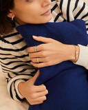 「ブシュロン の「ジャック ドゥ ブシュロン」に新作のシングル スタッズ イヤリングが登場」の画像2