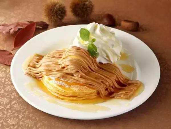 「クア・アイナの新メニューは栗の豊かな味わいが楽しめる「モンブランパンケーキ」」の画像