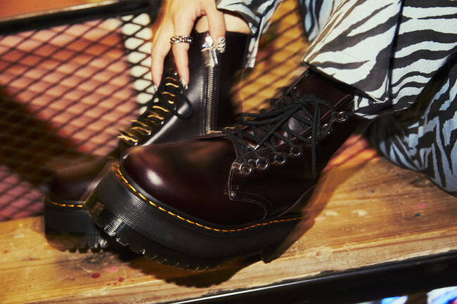 存在感抜群! ドクターマーチンのQUAD RETROシリーズがatmos pink限定で登場