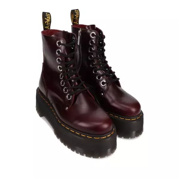 「存在感抜群! ドクターマーチンのQUAD RETROシリーズがatmos pink限定で登場」の画像