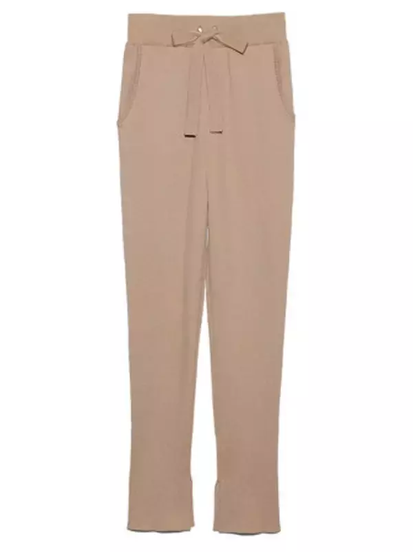 「FASHION×BEAUTYの初コラボ! emmiがto/oneのペタルアイシャドウをイメージして染め上げたヨガウェアを発売」の画像