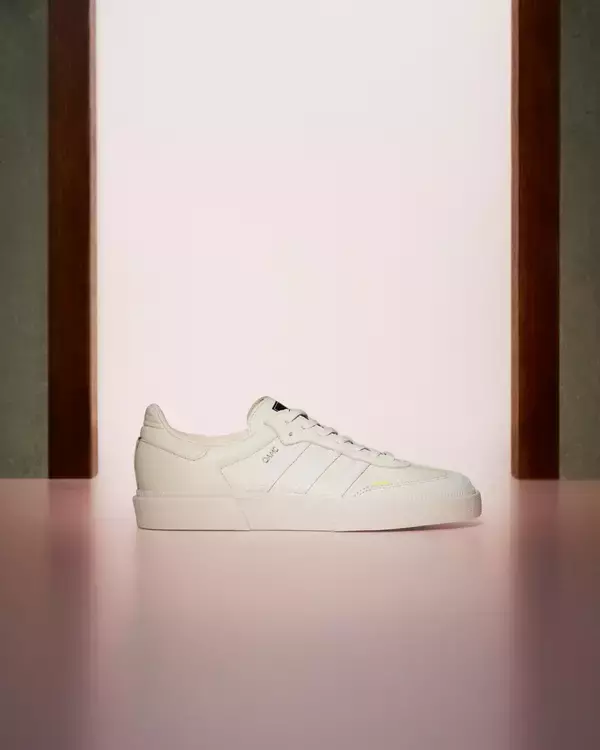 「adidas Originals by OAMC、2020年秋冬コレクション第一弾。2型のフットウエアをローンチ」の画像
