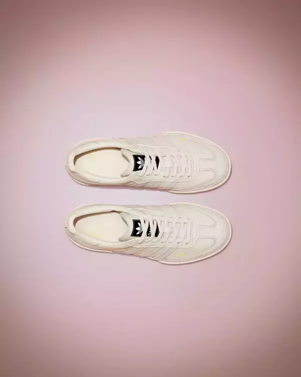 「adidas Originals by OAMC、2020年秋冬コレクション第一弾。2型のフットウエアをローンチ」の画像