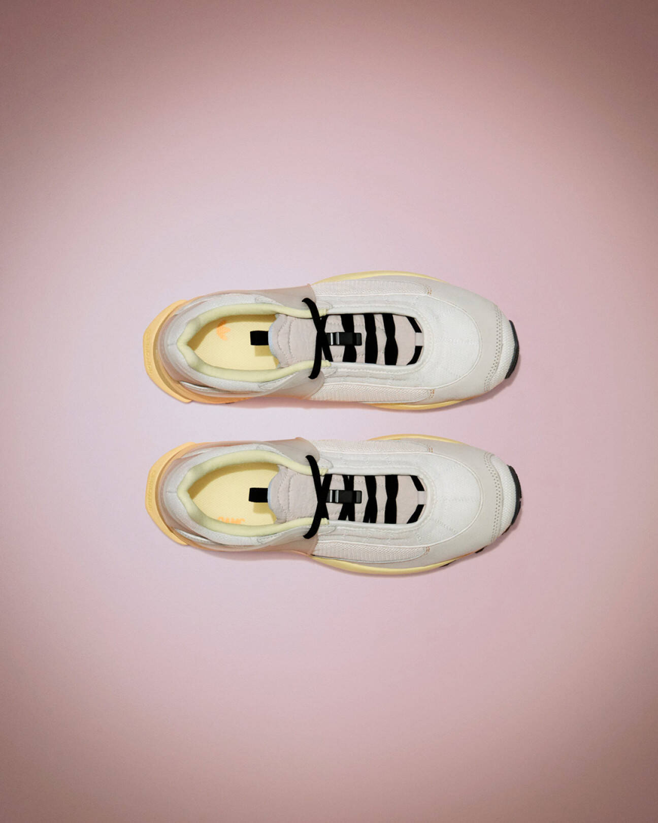 adidas Originals by OAMC、2020年秋冬コレクション第一弾。2型のフットウエアをローンチ