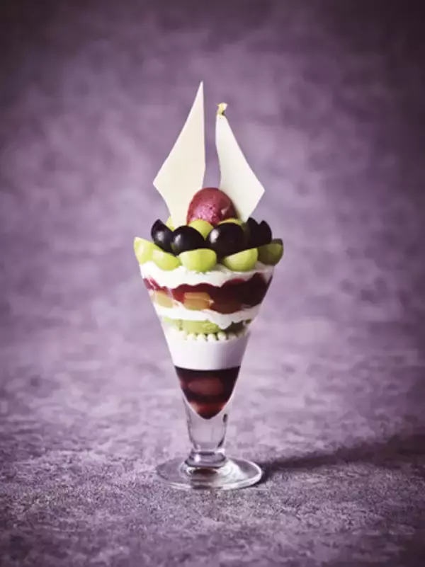 「秋の夜長にディナー後の「〆パフェ」。 ストリングス・パフェの至福の秋色デザート」の画像