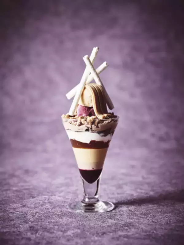 「秋の夜長にディナー後の「〆パフェ」。 ストリングス・パフェの至福の秋色デザート」の画像