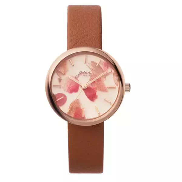 「フラワーアーティスト前田有紀の「gui flower design」とコラボした、プリザーブドフラワーを散りばめた腕時計」の画像