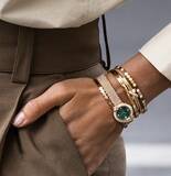 「遊びを入れたファッションコード。ショーメが2020年秋冬ジュエリーコーディネートに素材ミックスを提案」の画像1