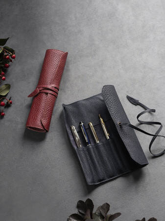 土屋鞄からロングセラーシリーズ「トーンオイルヌメ」に秋冬の季節を楽しむ2色の限定色が登場