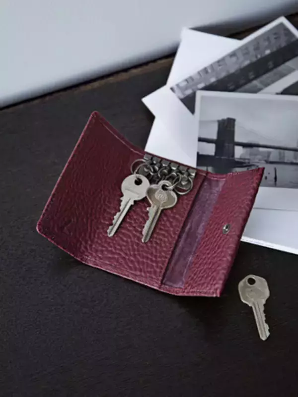 「土屋鞄からロングセラーシリーズ「トーンオイルヌメ」に秋冬の季節を楽しむ2色の限定色が登場」の画像