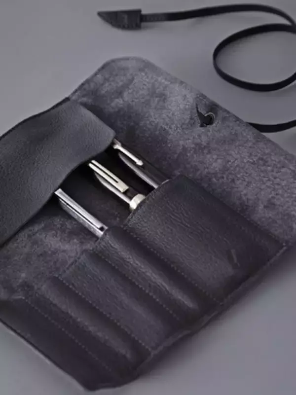 「土屋鞄からロングセラーシリーズ「トーンオイルヌメ」に秋冬の季節を楽しむ2色の限定色が登場」の画像