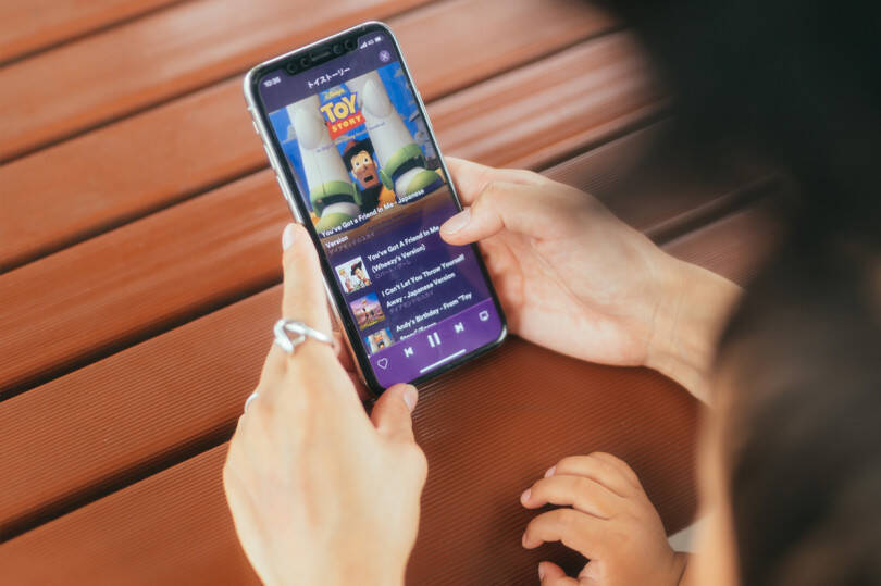 モデル・忍舞さんの「Spotify Kids」で楽しむ親子時間。キッズ向けプレイリストで、もっとハッピーに