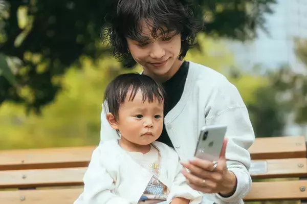 「モデル・忍舞さんの「Spotify Kids」で楽しむ親子時間。キッズ向けプレイリストで、もっとハッピーに」の画像
