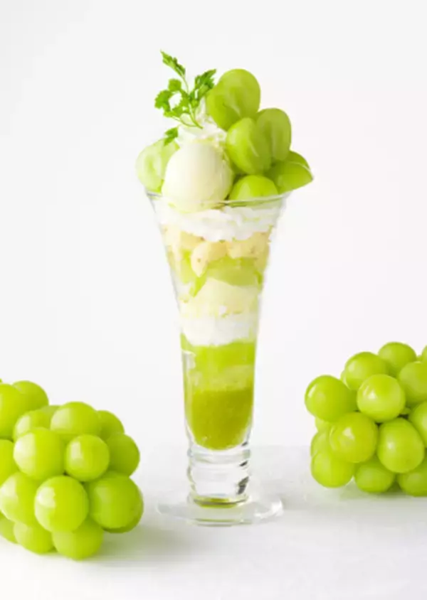 銀座コージーコーナーのカフェ・レストランに今話題の「シャインマスカット」を使ったパフェが登場