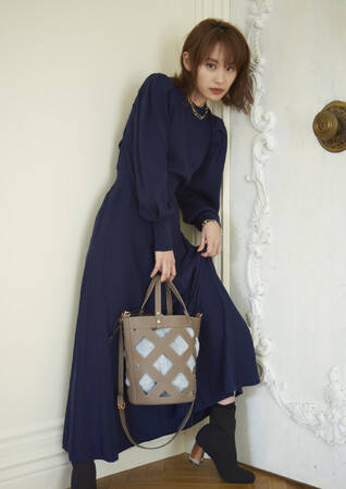 女優・モデル 高橋 愛が自ら出演! VisdesuAidesuがコラボアイテムをライブコマースで先行発売