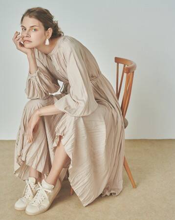 emmiからソールまでベージュのワントーンでまとめたスタンスミス別注モデルを発売