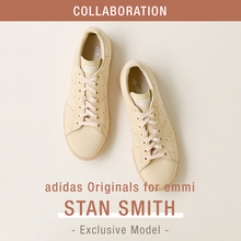 emmiからソールまでベージュのワントーンでまとめたスタンスミス別注モデルを発売