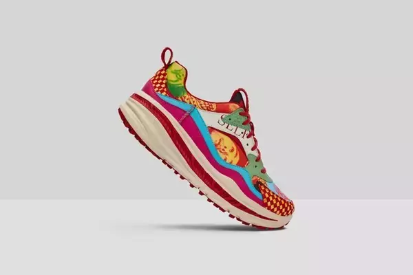 「UGGから横尾忠則の作品をデザインに落とし込んだ「CA805 x YOKOO」スニーカーが登場」の画像