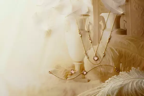 「アガットから大空へはばたく羽をモチーフにした2020冬の新作コレクションが登場」の画像