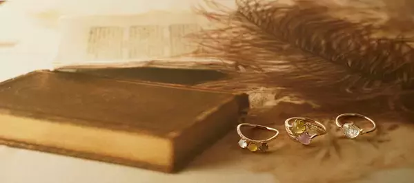 「アガットから大空へはばたく羽をモチーフにした2020冬の新作コレクションが登場」の画像