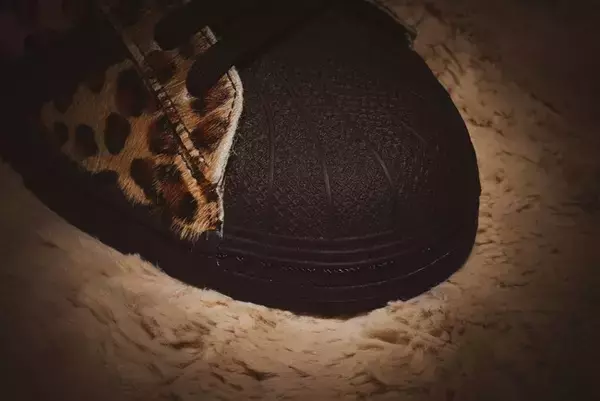 「アッパーに大胆なヒョウ柄を採用! アトモス限定のアディダスオリジナルス「SUPERSTAR」登場」の画像