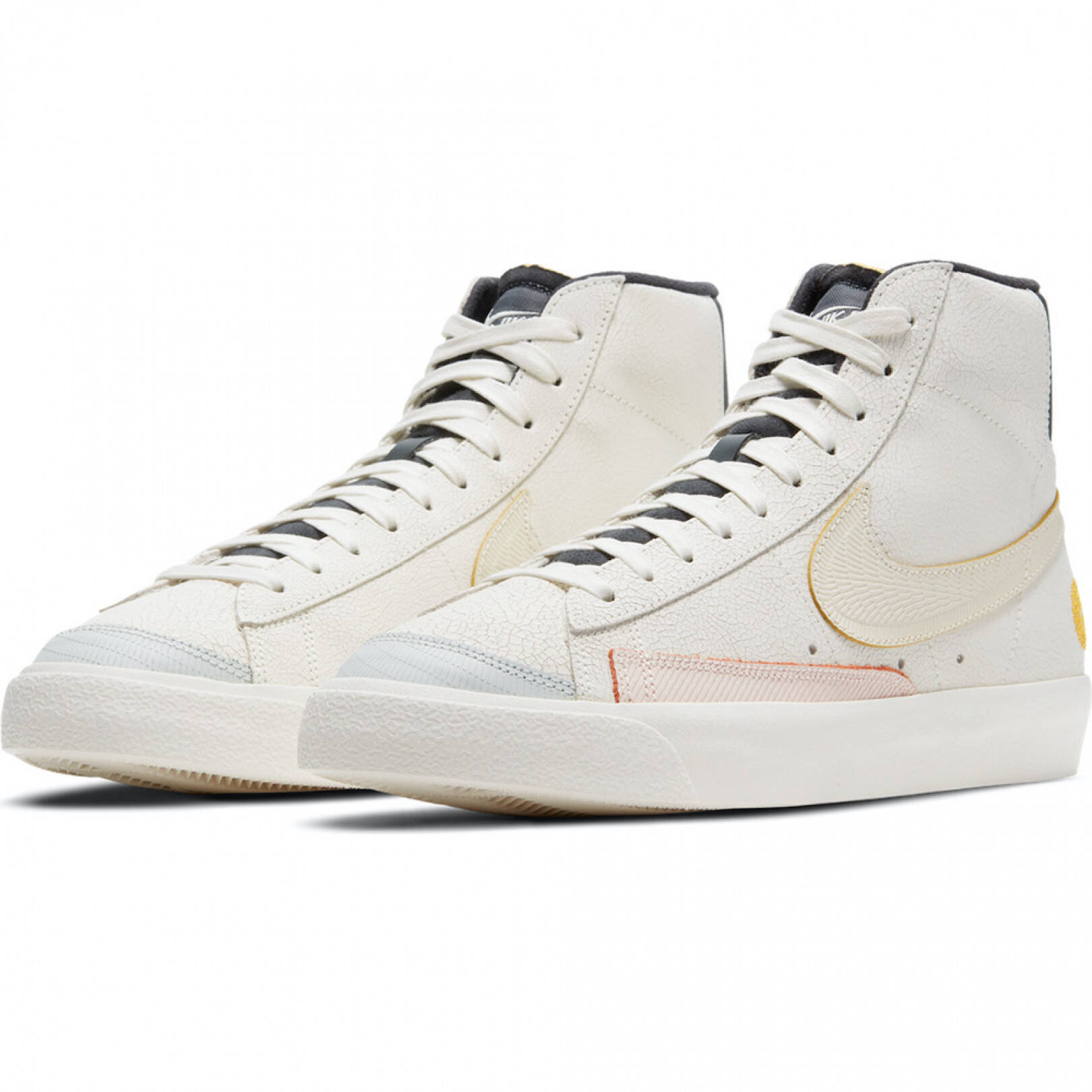 ナイキ、死者の日コレクション「エア マックス 90」「エア ジョーダン 1」などの限定モデルを発売