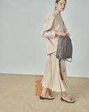 「アーバンアウトドアを意識したカラーリングとマテリアル。emmi が le coq sportif の別注スニーカーを発売」の画像2