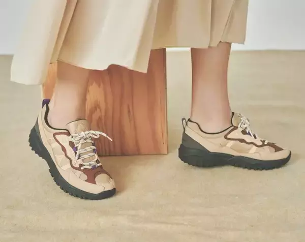 「アーバンアウトドアを意識したカラーリングとマテリアル。emmi が le coq sportif の別注スニーカーを発売」の画像