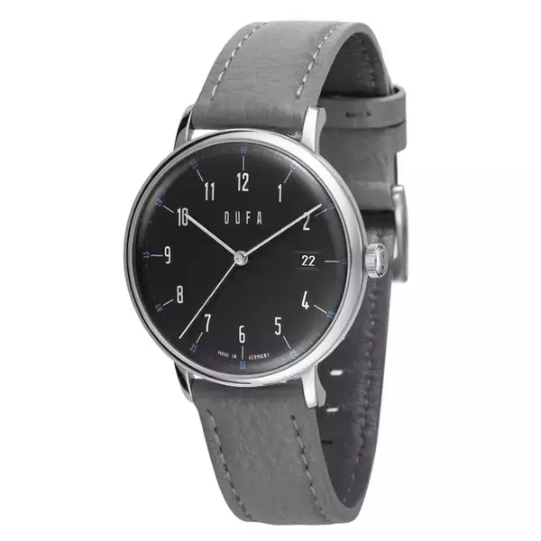 「視認性の高いアラビア数字のインデックス。ドイツの腕時計ブランド「ドゥッファ」からシンプルな機械式時計が登場」の画像