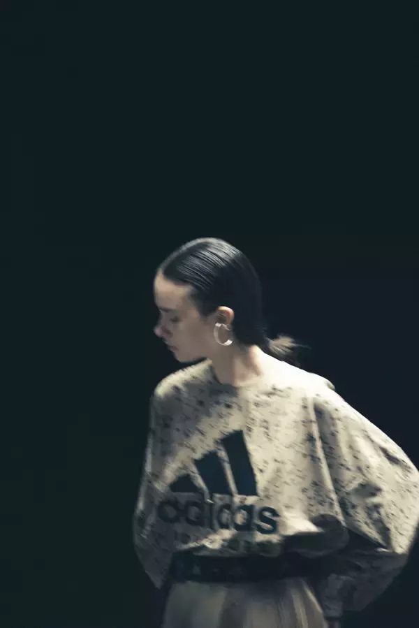 「アディダス×HYKE、2020年秋冬コレクションは11月25日発売。アップデートされたアーカイブモデルも」の画像