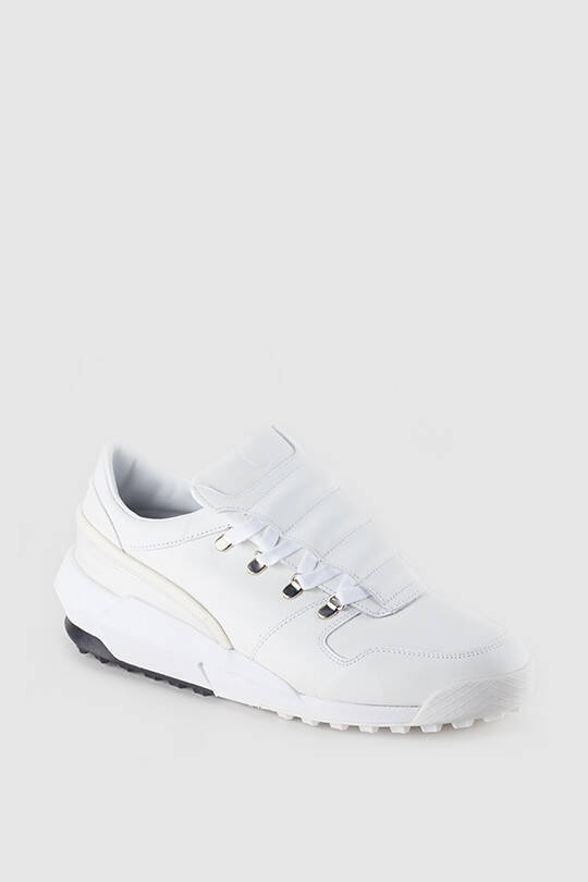 プレミアムなオニツカタイガー「THE ONITSUKA」のシンプルでタイムレスなシューズ