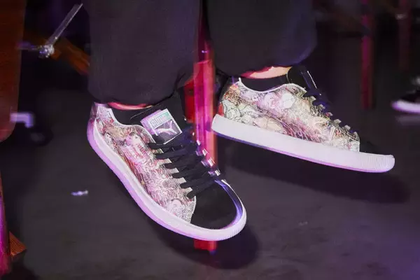 「MADE IN JAPANのプーマ スウェードをベースにしたatmosとスリー タイズ タトゥーによるコラボモデルが登場」の画像