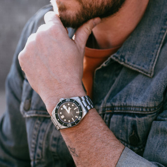イタリア発の腕時計スピニカーからレトロ顔の高スペック機械式時計「クロフト」が登場