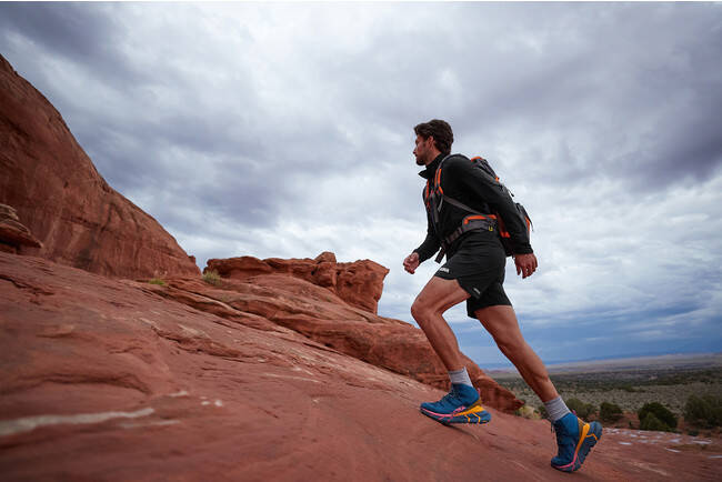 拡張したヒール形状によりスムースな歩き心地を実現。ホカ オネオネから新作ハイキングブーツが登場