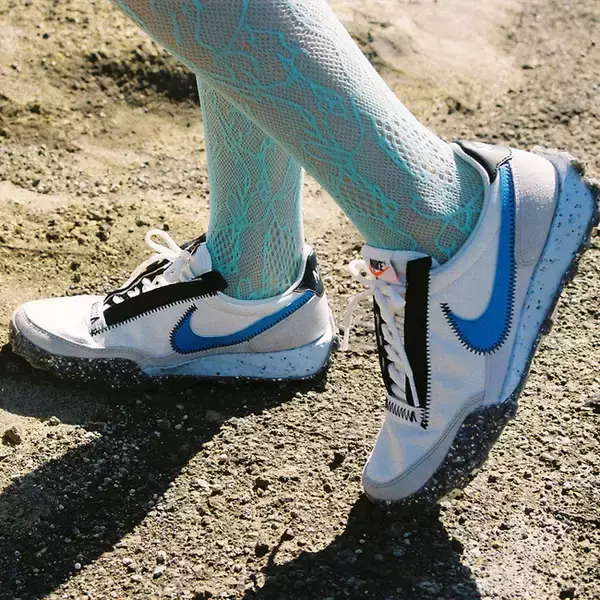 「atmos pinkから70年代のナイキの名作ランニングシューズにエコをかけ合わせたWAFFLE RACER CRATERが登場」の画像