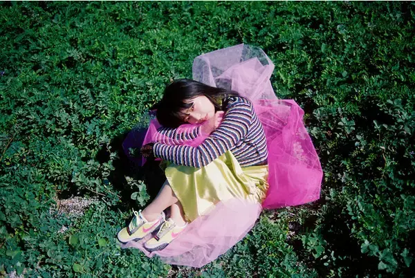 「atmos pinkから70年代のナイキの名作ランニングシューズにエコをかけ合わせたWAFFLE RACER CRATERが登場」の画像